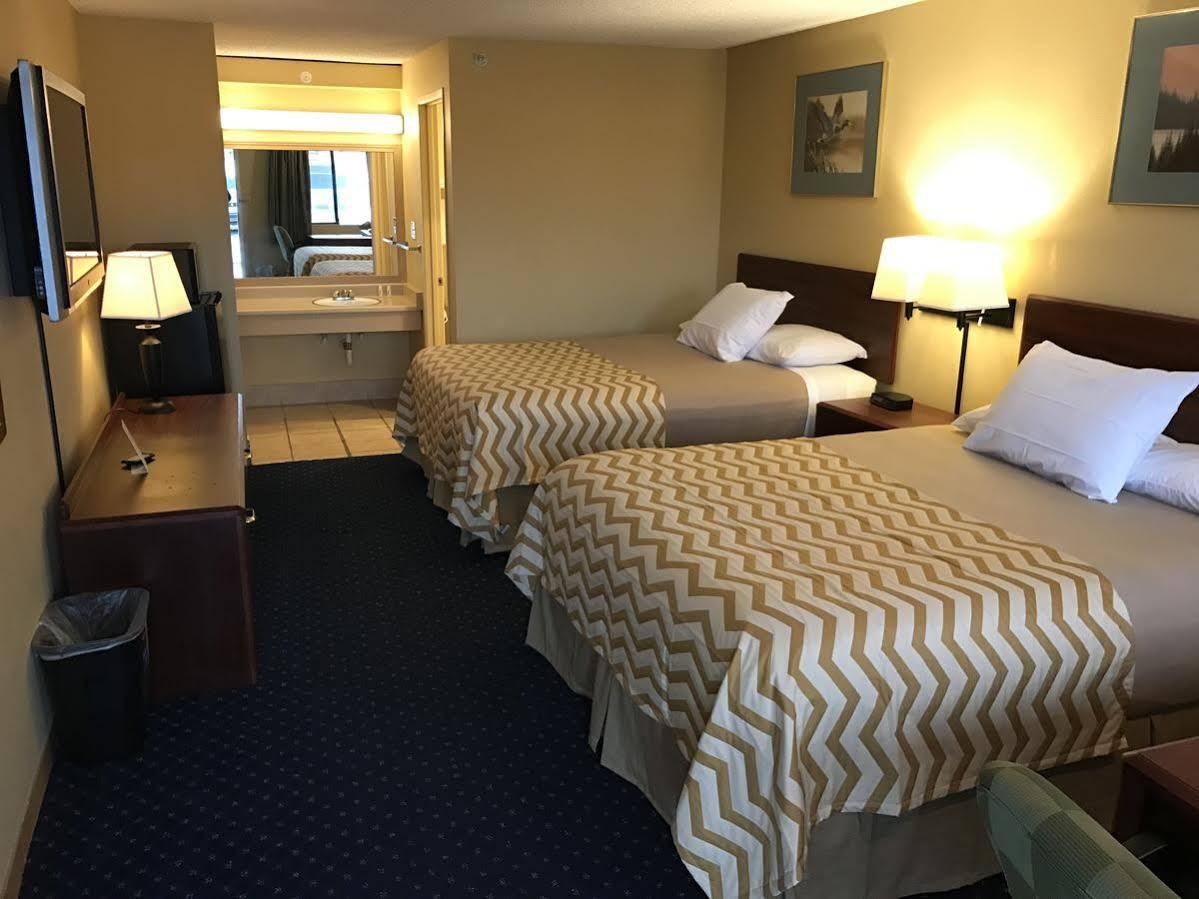 Travelodge By Wyndham Tacoma Near Mcchord Afb Exterior foto